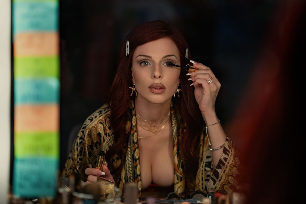 Crítica de “La noche siempre llega”: Vanessa Kirby en un tour de force contundente