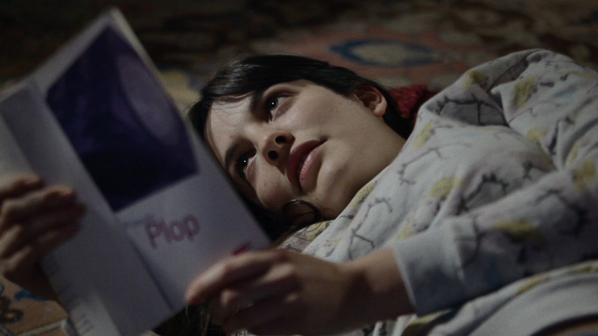 Crítica de "Sintió algo verdadero": memoria, paisajes y fracturas familiares