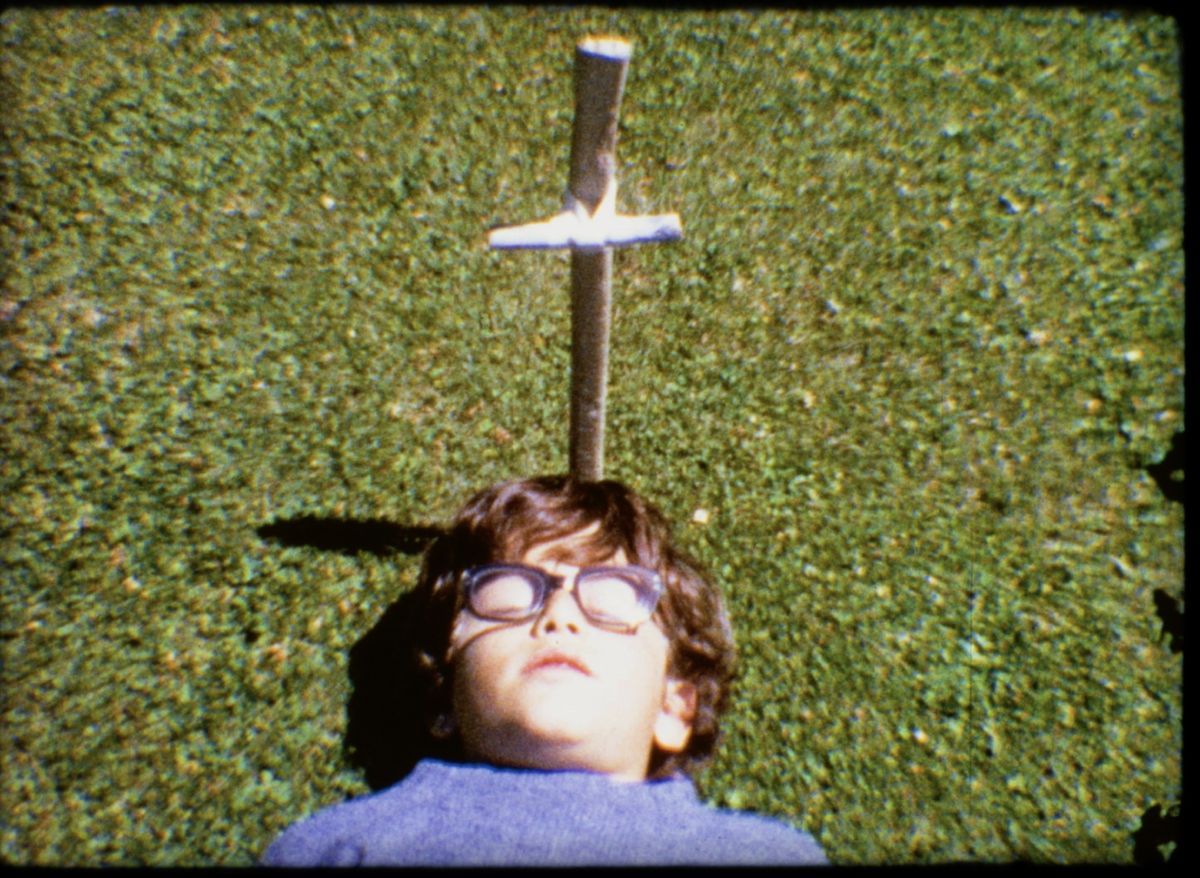 Crítica de "Sintió algo verdadero": memoria, paisajes y fracturas familiares