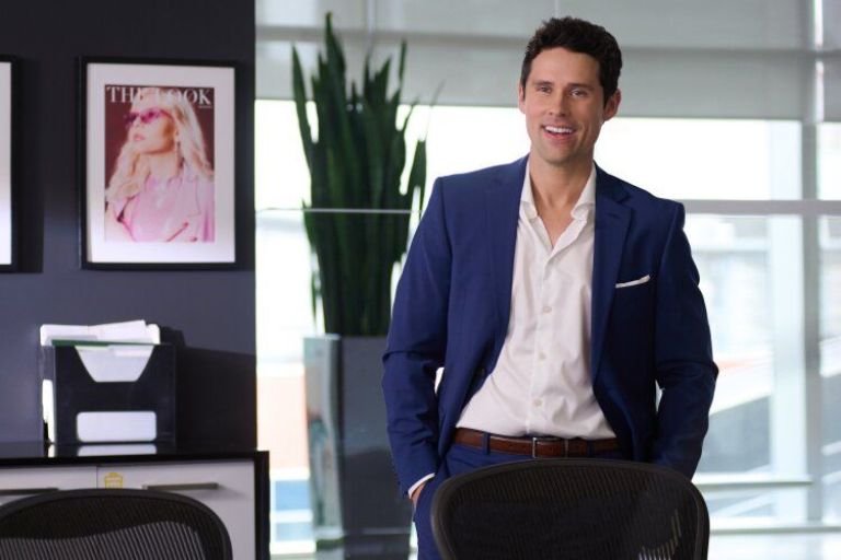 Crítica de "Romance in Style": la Cenicienta de Hallmark con tallas grandes