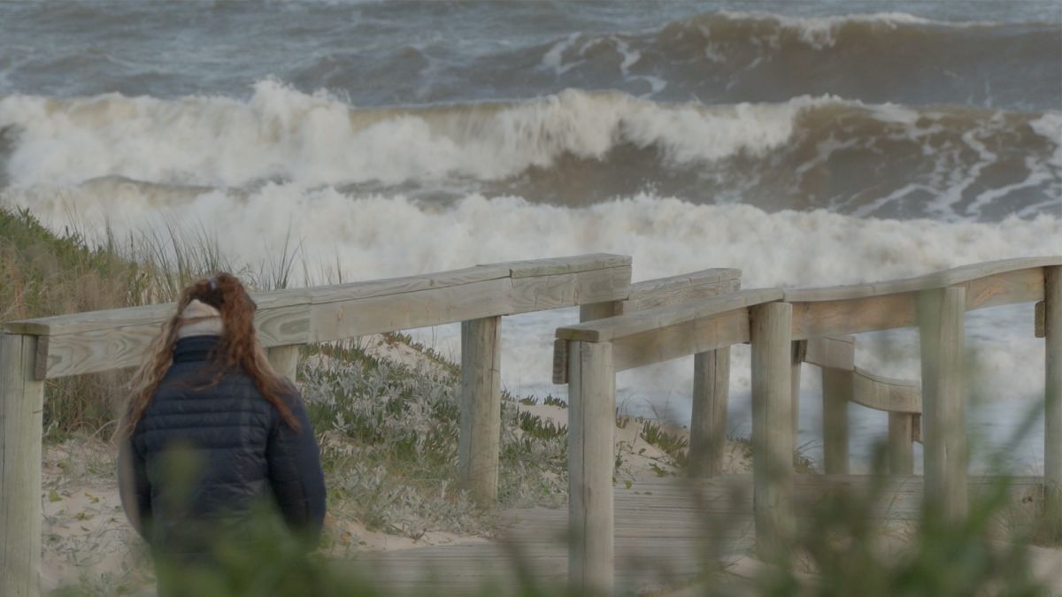 Crítica de "Crisis": Un viaje distópico de salud y dignidad