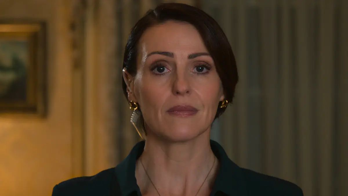 Crítica de "Rehén": política, secuestro y presión diplomática con Suranne Jones y Julie Delpy