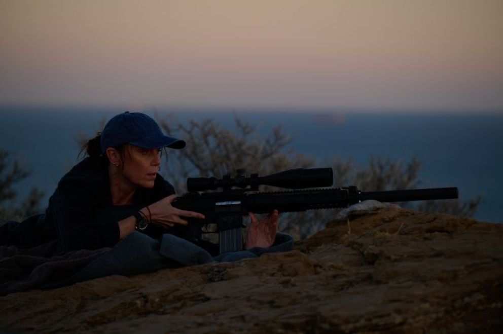 Crítica de "The Assassin": humor negro, acción y secretos familiares entre Keeley Hawes y Freddie Highmore