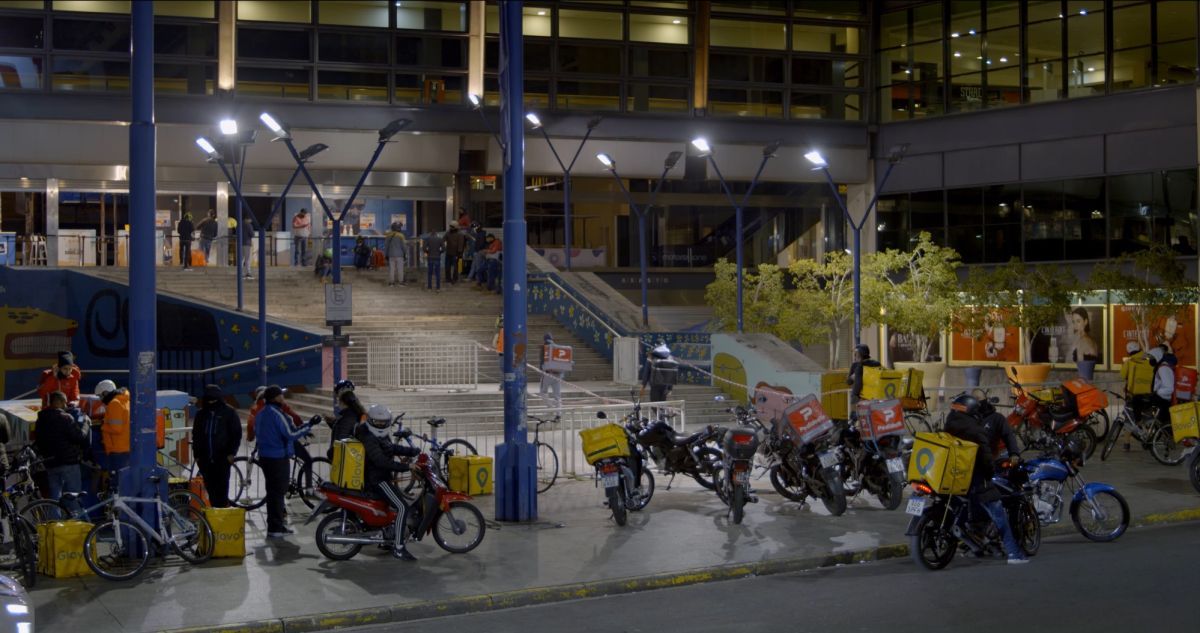 Crítica de "El repartidor está en camino": Rejtman filma la maquinaria del delivery