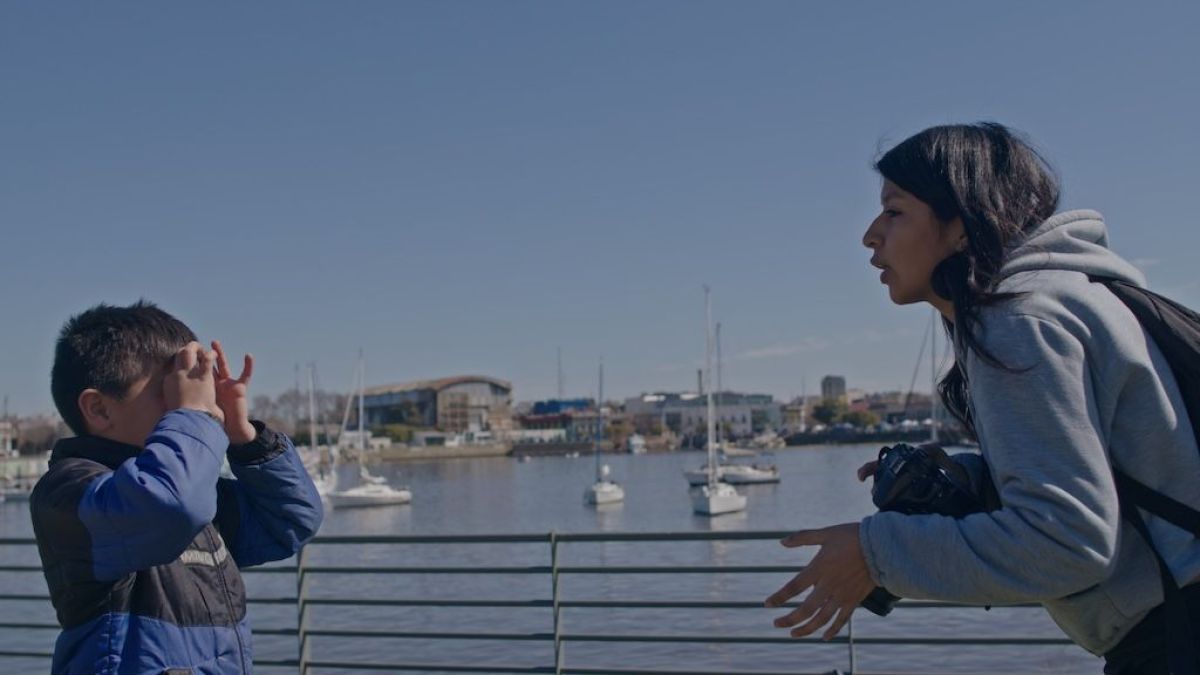 Crítica de "Pintó la Isla": el documental que transforma Isla Maciel en un museo a cielo abierto