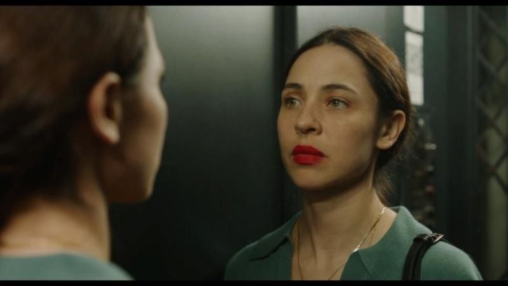 Crítica de "Las Corrientes”: Milagros Mumenthaler y el retrato íntimo de una identidad fracturada