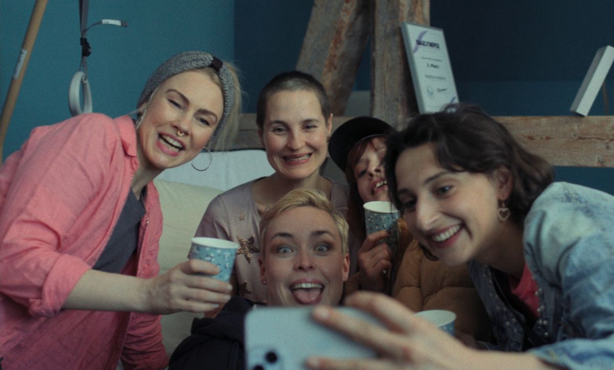 Crítica de "Me muero ¿vienes?": La fragilidad de los vínculos ante la muerte