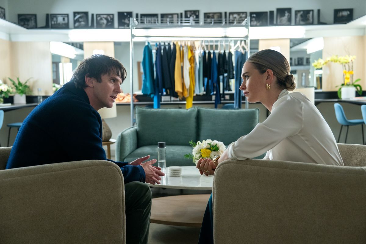 Crítica de "Match: La reina de las apps de citas": Lily James es la fundadora de Tinder y Bumble