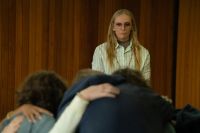 Crítica de "Incontrolables": el thriller psicológico con Mae Martin y Toni Collette que revela el lado oscuro de un pueblo idílico