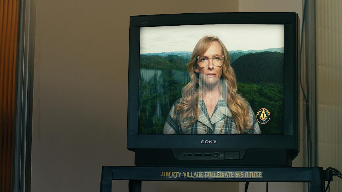 Crítica de "Incontrolables": el thriller psicológico con Mae Martin y Toni Collette que revela el lado oscuro de un pueblo idílico