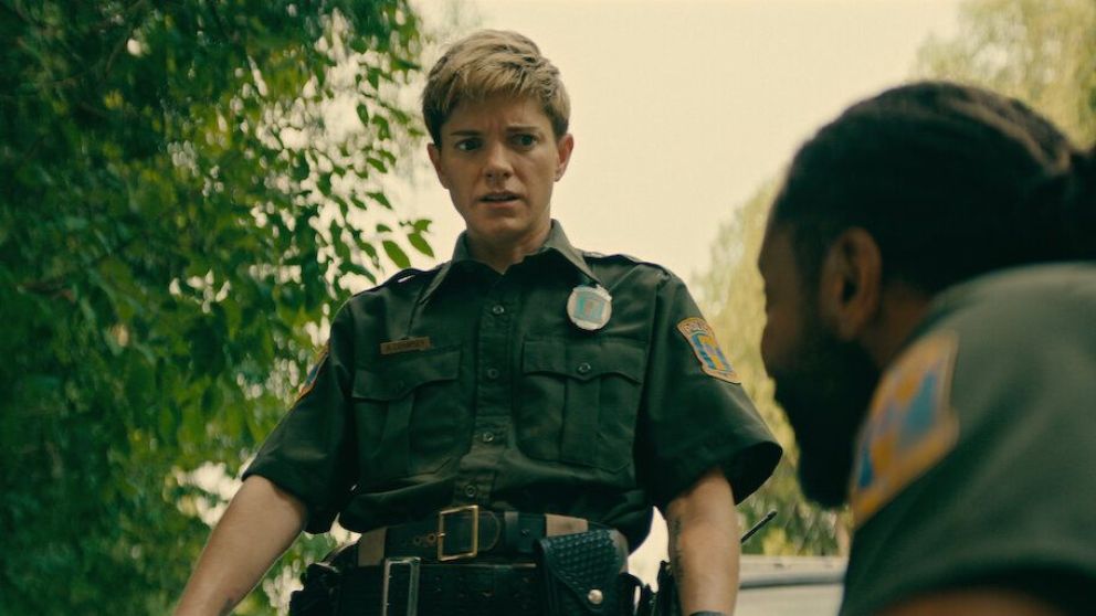 Crítica de "Incontrolables": el thriller psicológico con Mae Martin y Toni Collette que revela el lado oscuro de un pueblo idílico