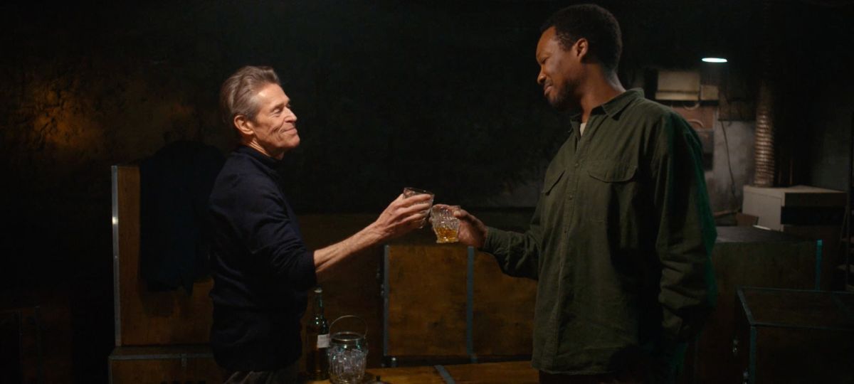 Crítica de “El hombre de abajo”: Corey Hawkins y Willem Dafoe en una adaptación fallida