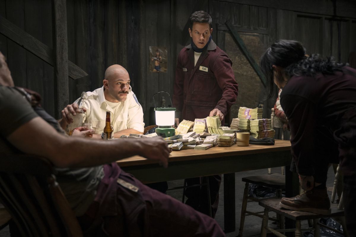 Crítica de “Juego Sucio”: Mark Wahlberg es un ladrón con códigos en una propuesta tan simpática como olvidable