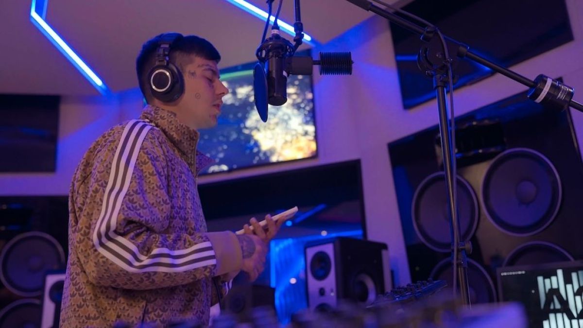 Crítica de "Rockstar: DUKI desde el fin del mundo": música urbana, identidad y consagración colectiva