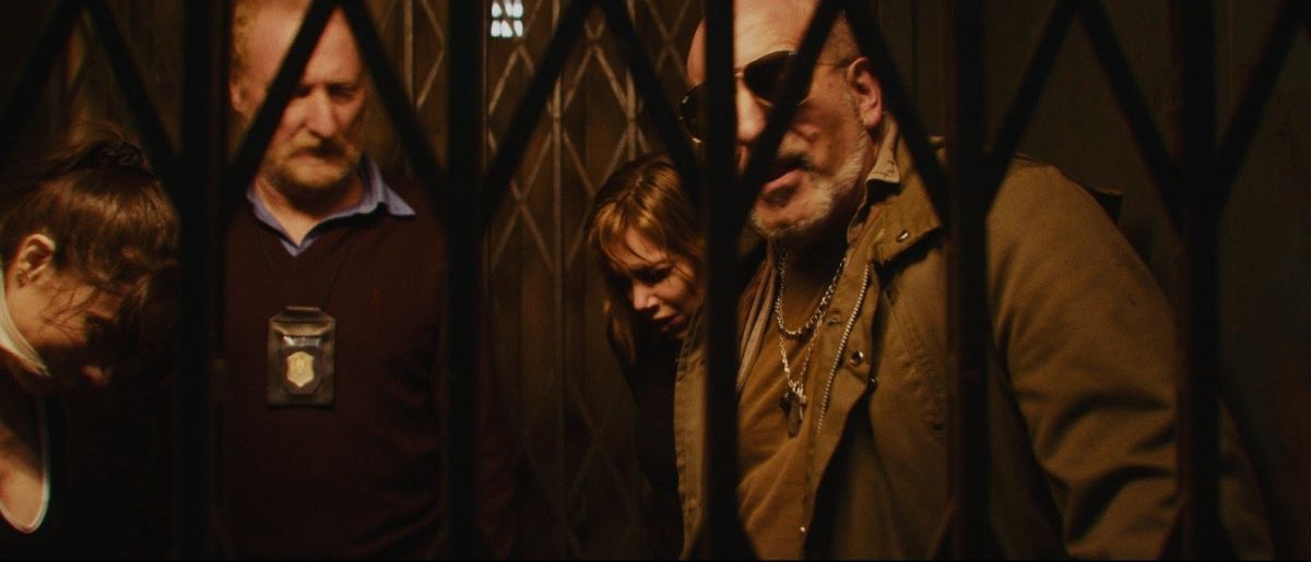 Crítica de “Desde adentro”: Sexo, drogas y aliens con Magui Bravi