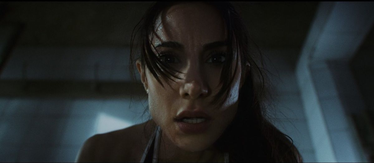 Crítica de “Desde adentro”: Sexo, drogas y aliens con Magui Bravi