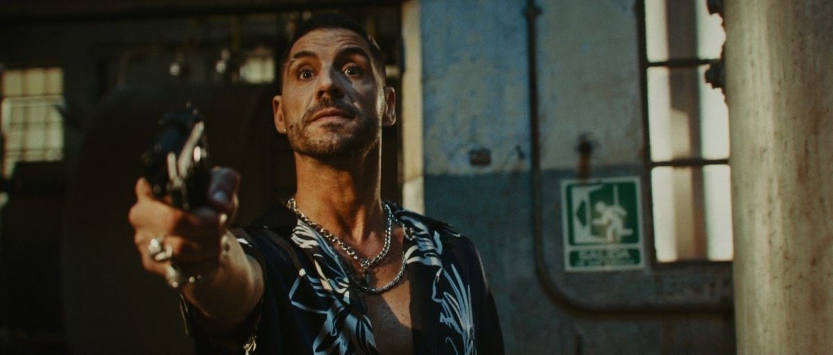 Crítica de “Desde adentro”: Sexo, drogas y aliens con Magui Bravi