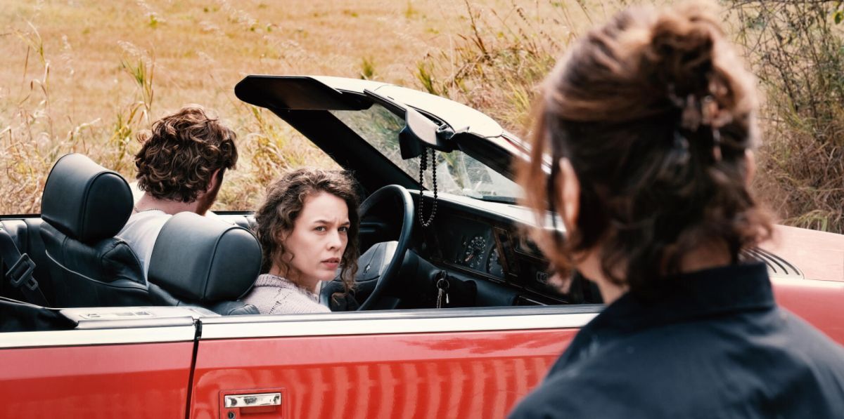 Crítica de "Espejos n°3": Christian Petzold entre restituciones y misterios con Paula Beer