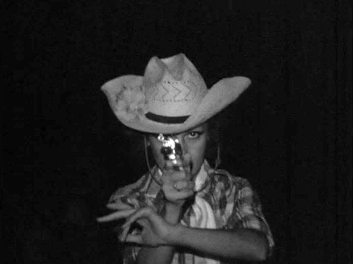 Crítica de “Bajo las banderas, el sol”: Juanjo Pereira y el poder de la imagen