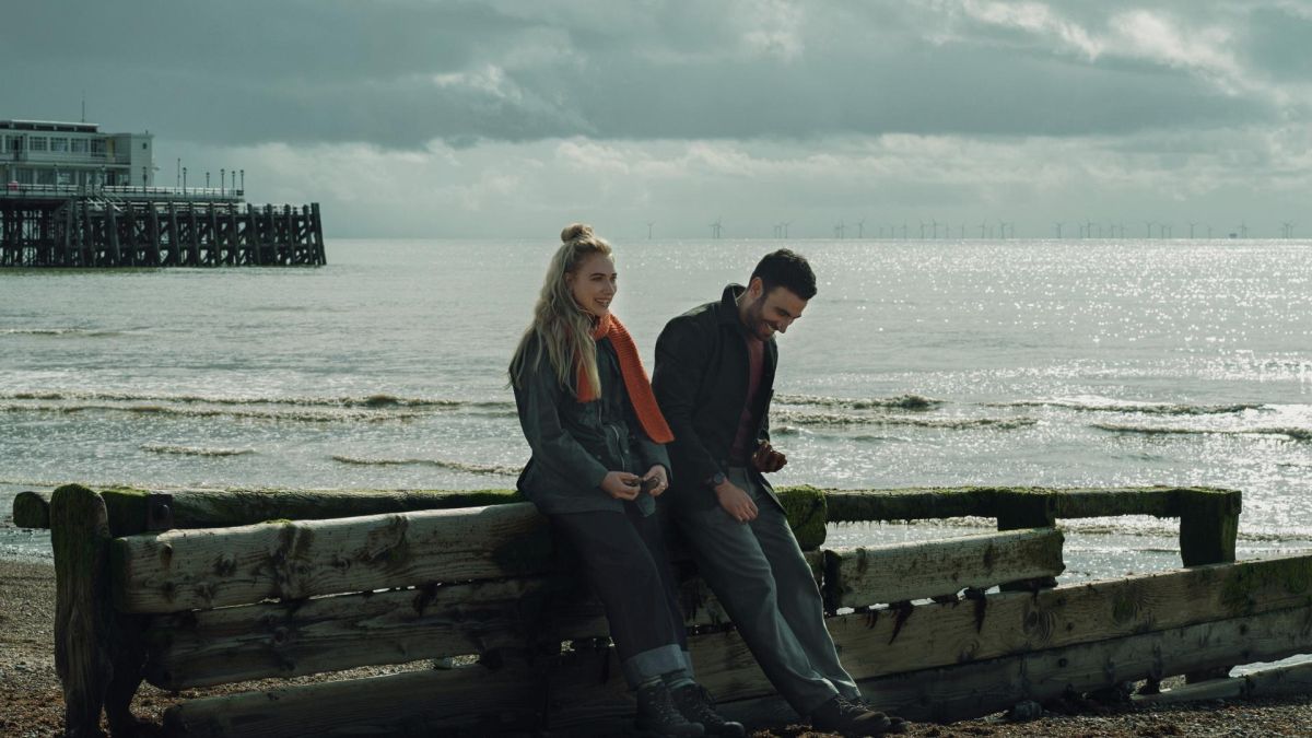 Crítica de "Todo de ti": Brett Goldstein e Imogen Poots entre el amor y los algoritmos en disputa