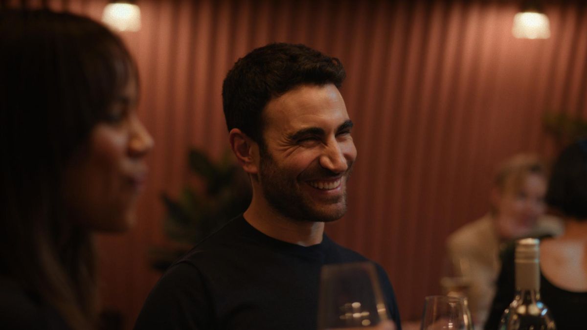 Crítica de "Todo de ti": Brett Goldstein e Imogen Poots entre el amor y los algoritmos en disputa