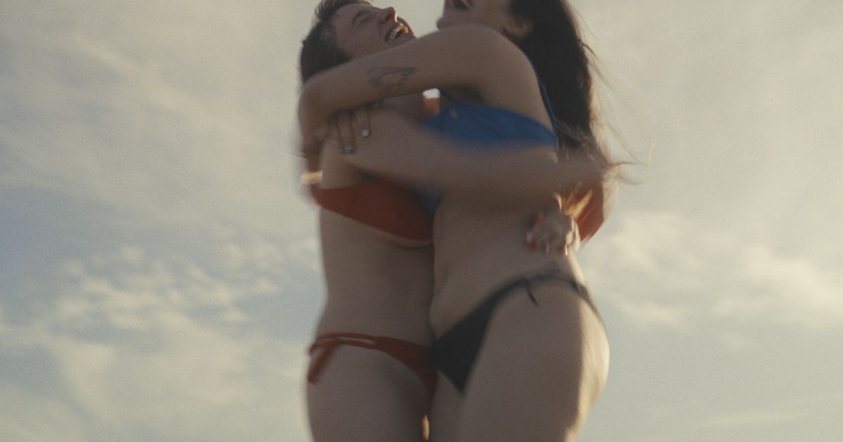 Crítica de “Entre reinas”: Male Fainsod y el espejo de los cuerpos, las coronas y el poder