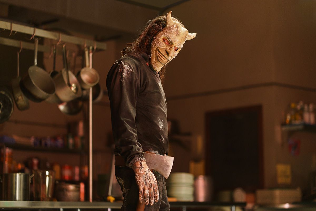 Crítica de “Teléfono negro 2”: el terror siempre llama dos veces