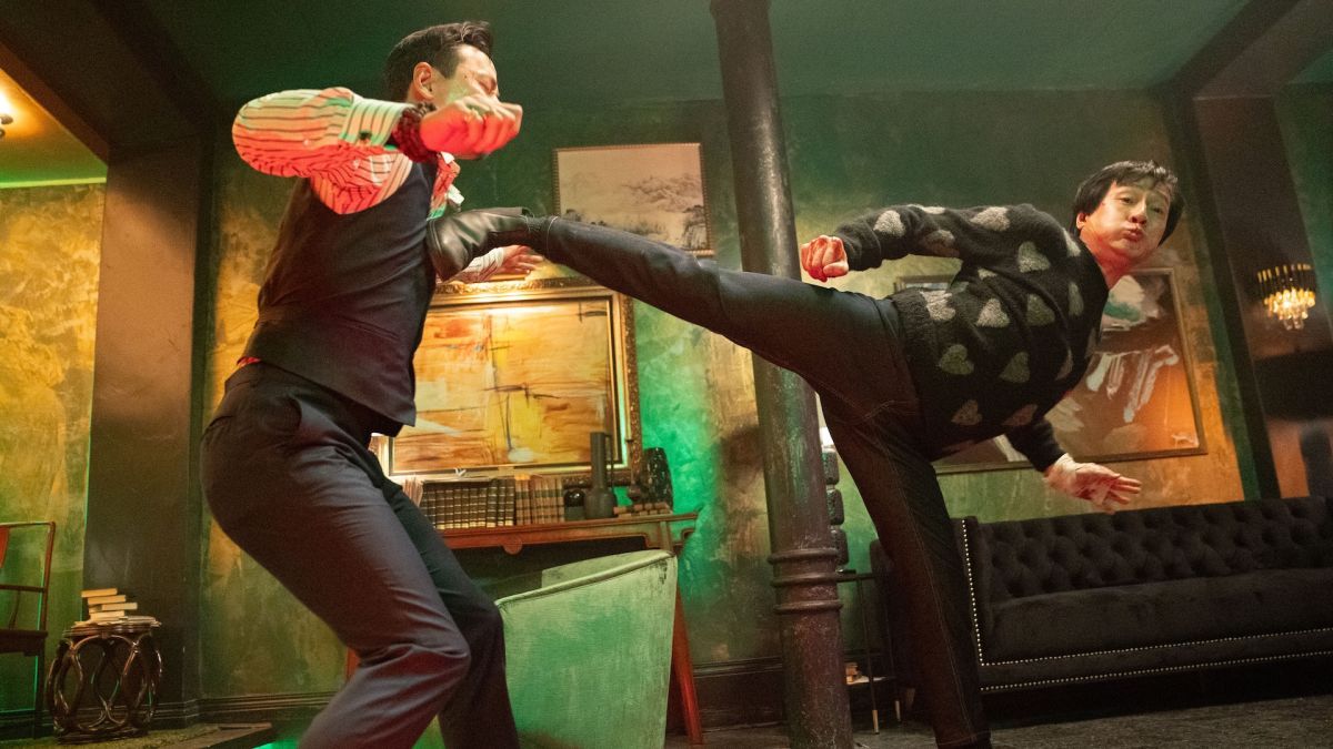 Crítica de “Amor explosivo”: Acción sin corazón ni carisma con Ke Huy Quan