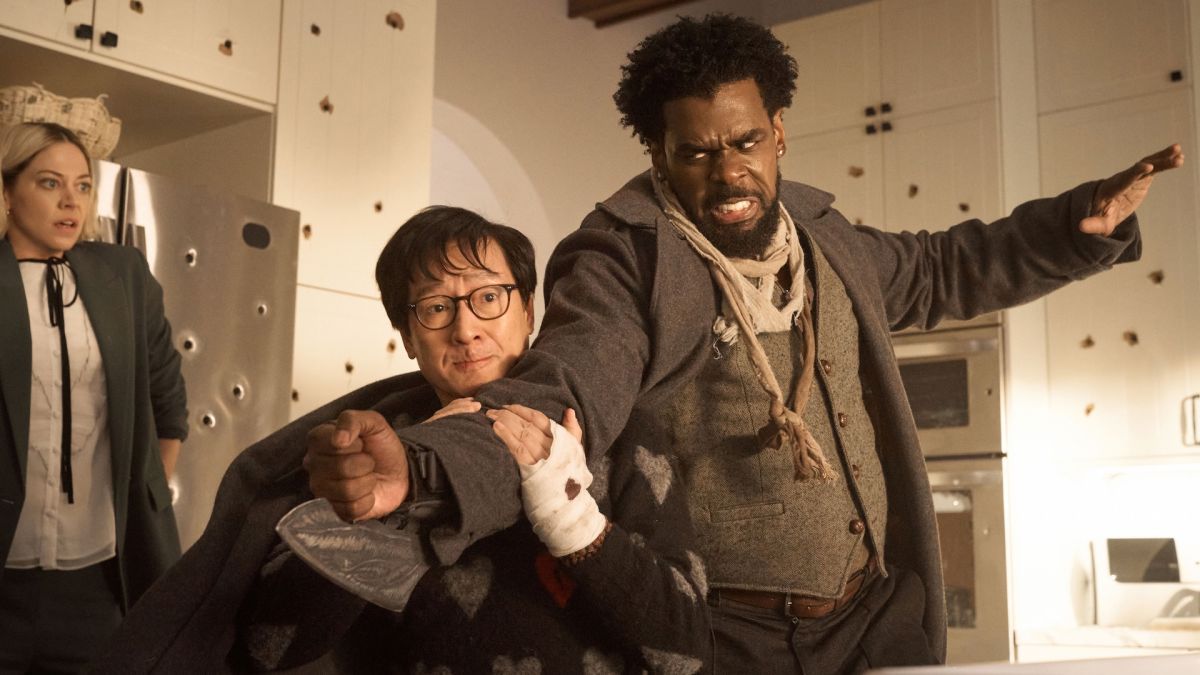 Crítica de “Amor explosivo”: Acción sin corazón ni carisma con Ke Huy Quan