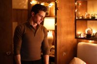 Crítica de “A pesar de ti”: Allison Williams y Dave Franco entre el duelo y los 'affairs' intrafamiliares