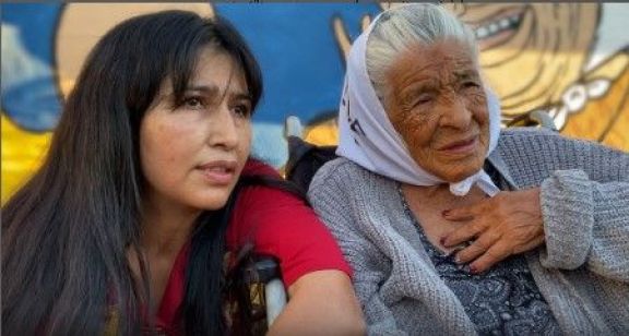 Crítica de “Caían del cielo”: Rubén Plataneo y la búsqueda forense de la memoria argentina