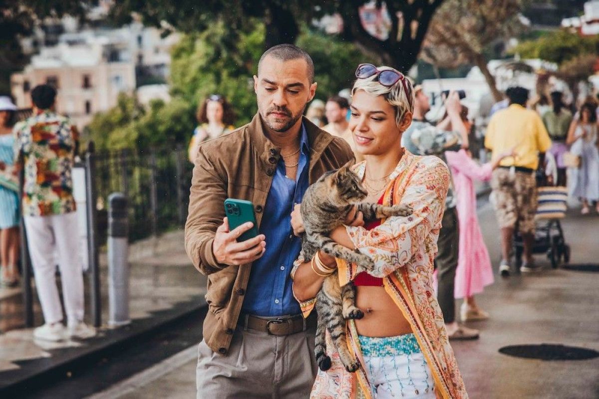 Crítica de "Hotel Costiera": acción, lujo y misterio en la costa amalfitana