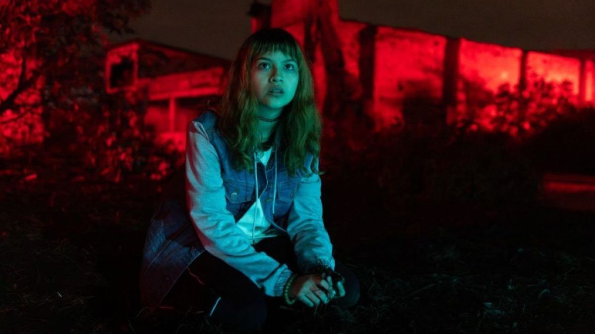 Crítica de "Cometierra": Daniel Burman lleva la novela de Dolores Reyes a México