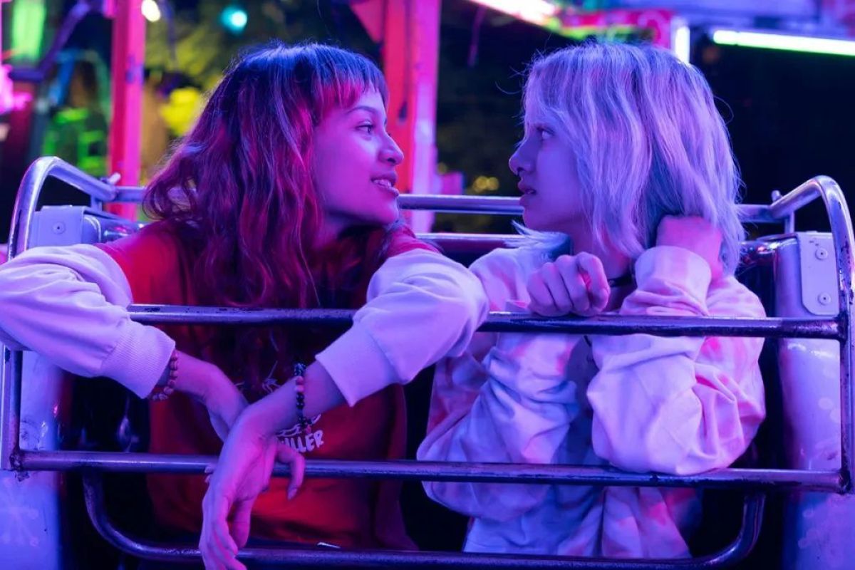 Crítica de "Cometierra": Daniel Burman lleva la novela de Dolores Reyes a México