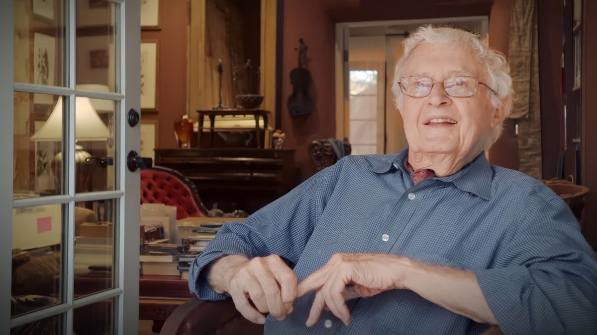 Crítica de “A Savage Art: The Life & Cartoons of Pat Oliphant”: Pat Oliphant y el arte del dibujo político