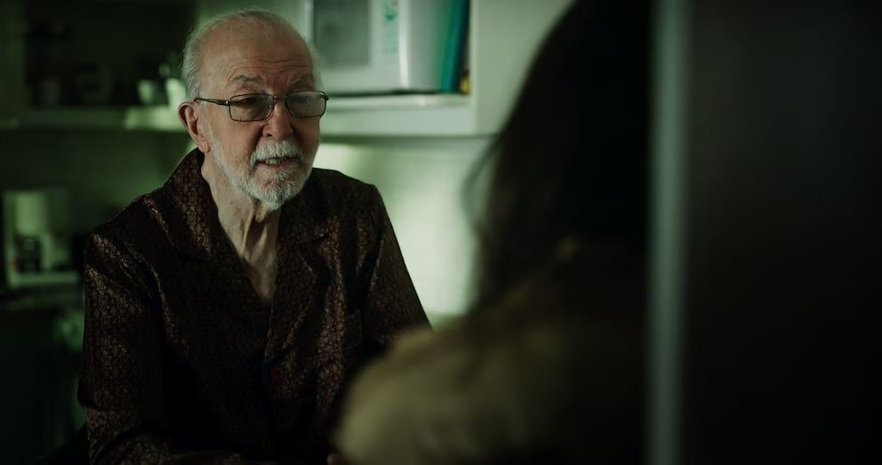 Crítica de "El Portal": Mariano Argento y el encierro como espejo del miedo a través de la historia argentina