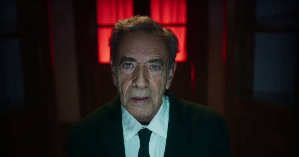 Crítica de "El Portal": Mariano Argento y el encierro como espejo del miedo a través de la historia argentina