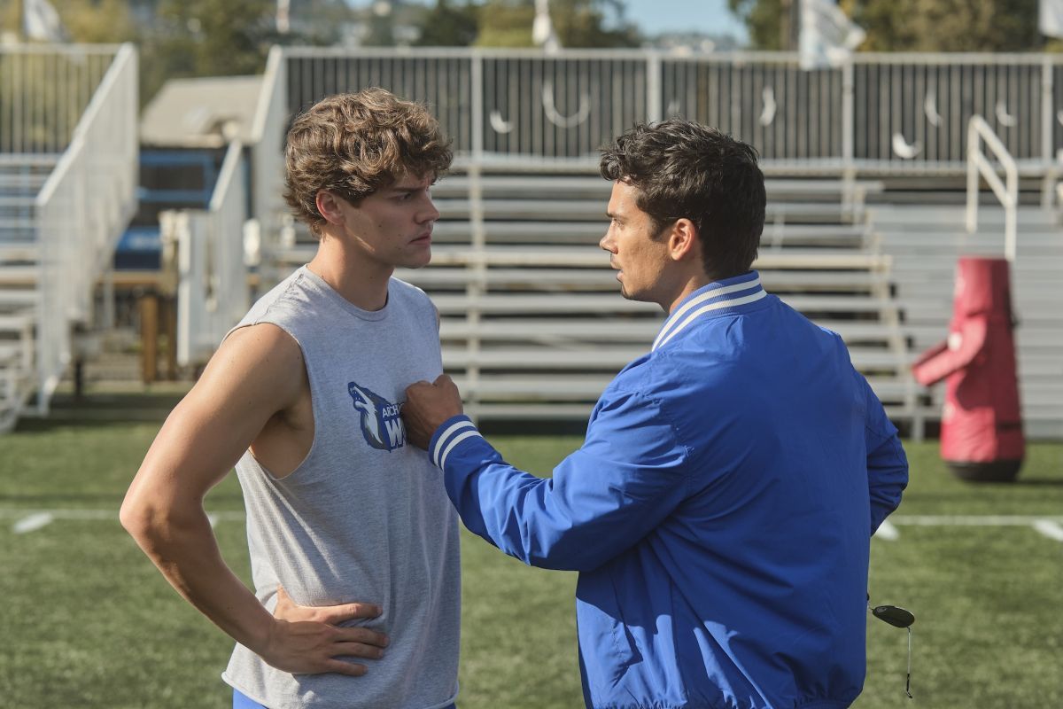 Crítica de “Amor fuera de tiempo”: Noah Beck y Siena Agudong en un romance repleto de clichés