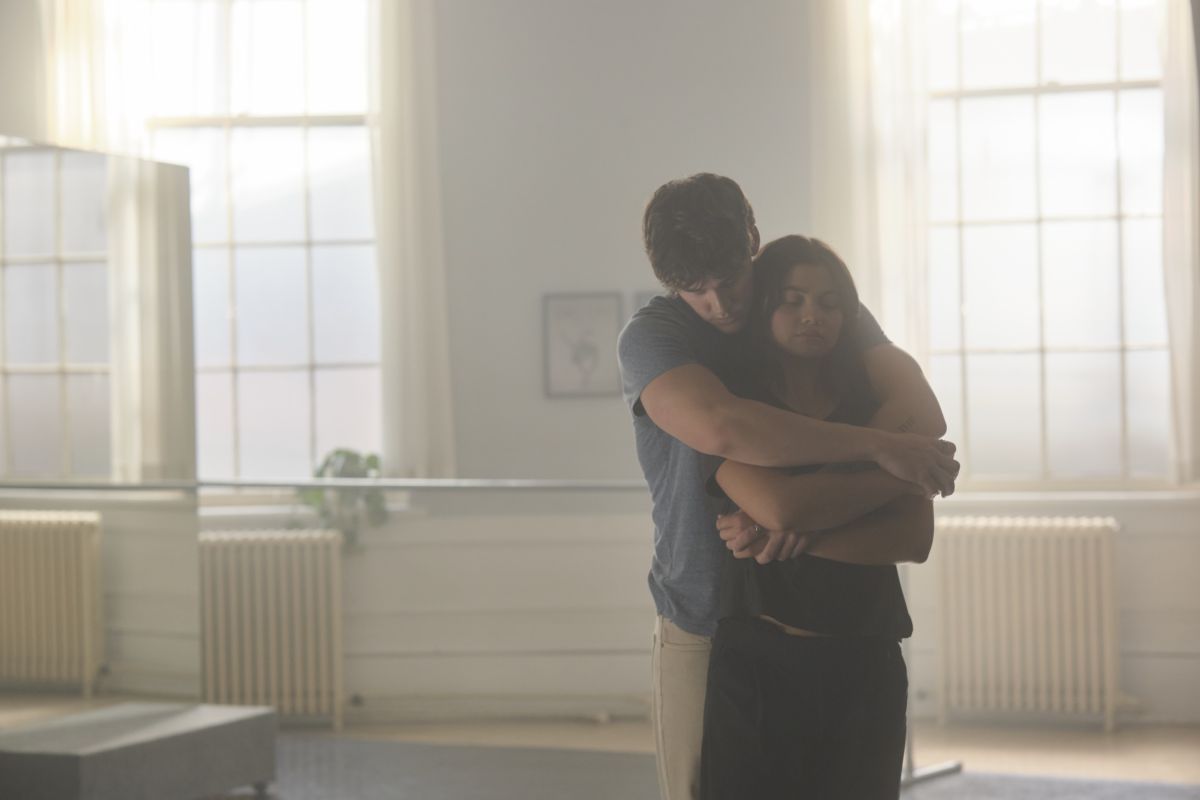 Crítica de “Amor fuera de tiempo”: Noah Beck y Siena Agudong en un romance repleto de clichés