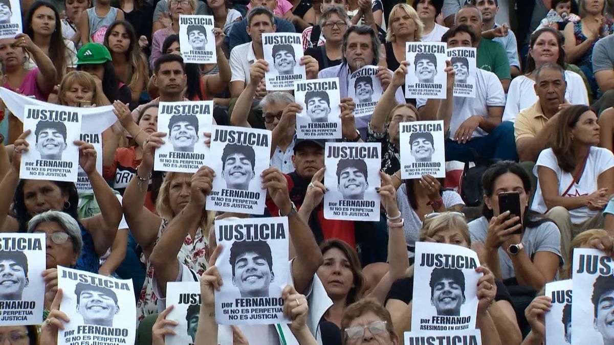 Crítica de “50 segundos: el caso Fernando Báez Sosa”: reconstrucción, impacto y límites de la docuserie de Martín Rocca