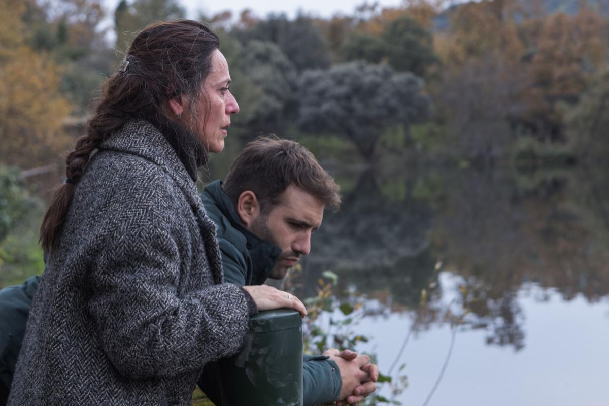 Crítica de "El cuco de cristal": secretos, desapariciones y doble temporalidad en la nueva adaptación de Javier Castillo