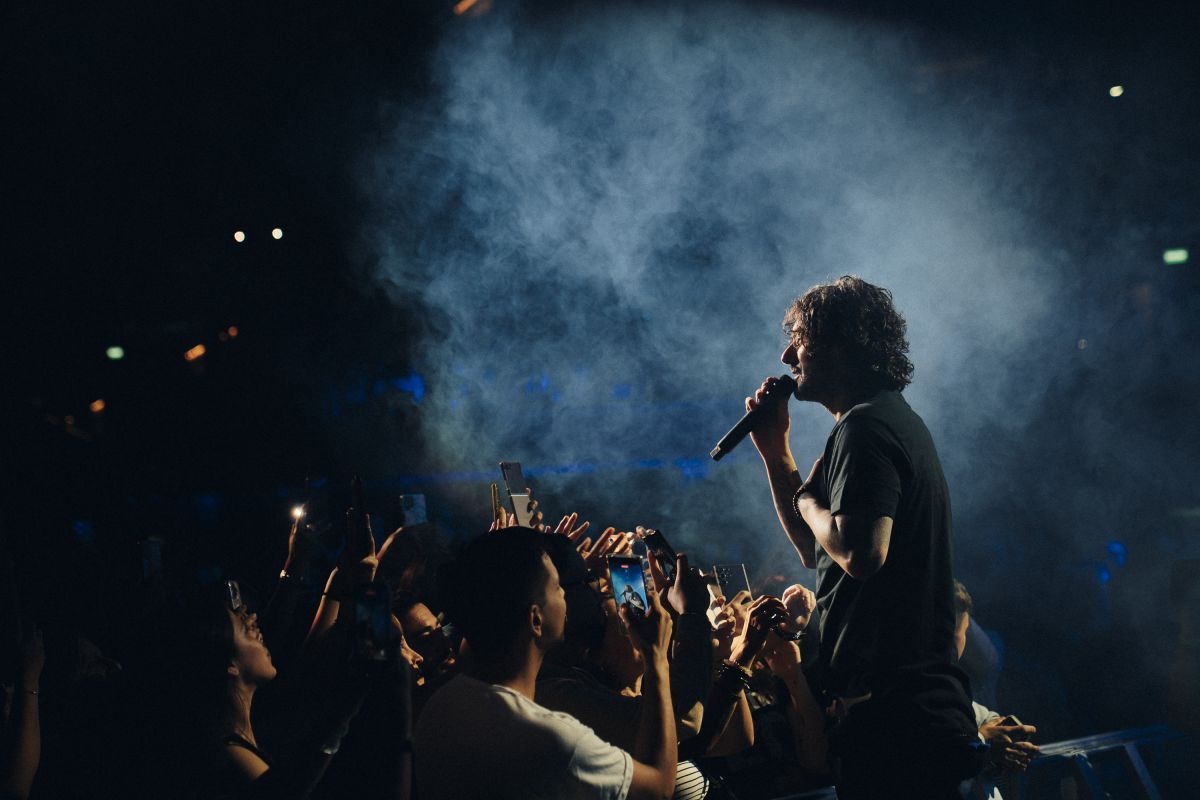 Veinte años en una noche: el regreso de Melendi al Movistar Arena