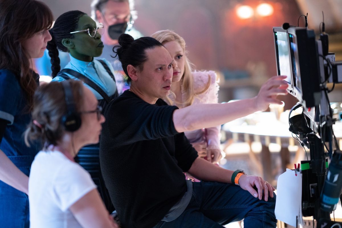 Jon M. Chu revela la madurez y las consecuencias de “Wicked: Parte 2”