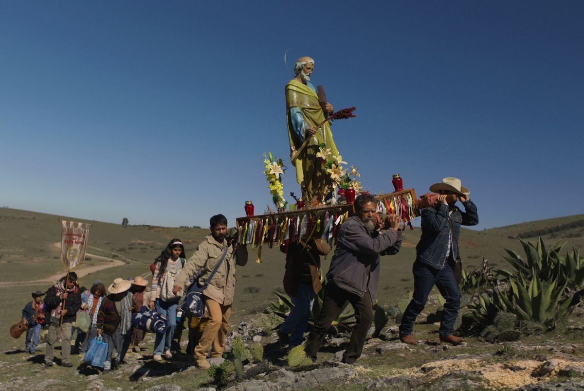 Crítica de "Oca": Karla Badillo  y una road movie que cuestiona la fe