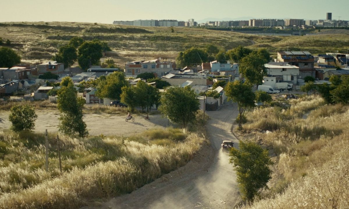 Crítica de "Ciudad sin sueño": Guillermo Galoe retrata la vida en la Cañada Real