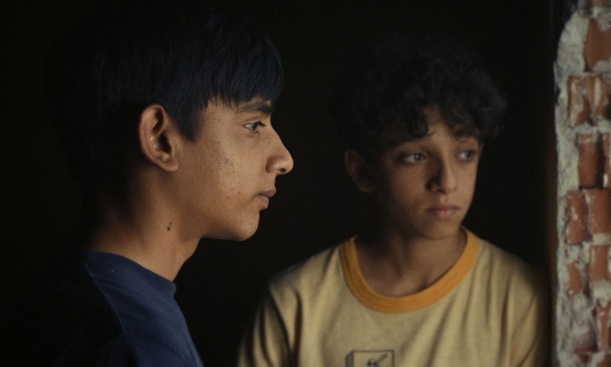 Crítica de "Ciudad sin sueño": Guillermo Galoe retrata la vida en la Cañada Real