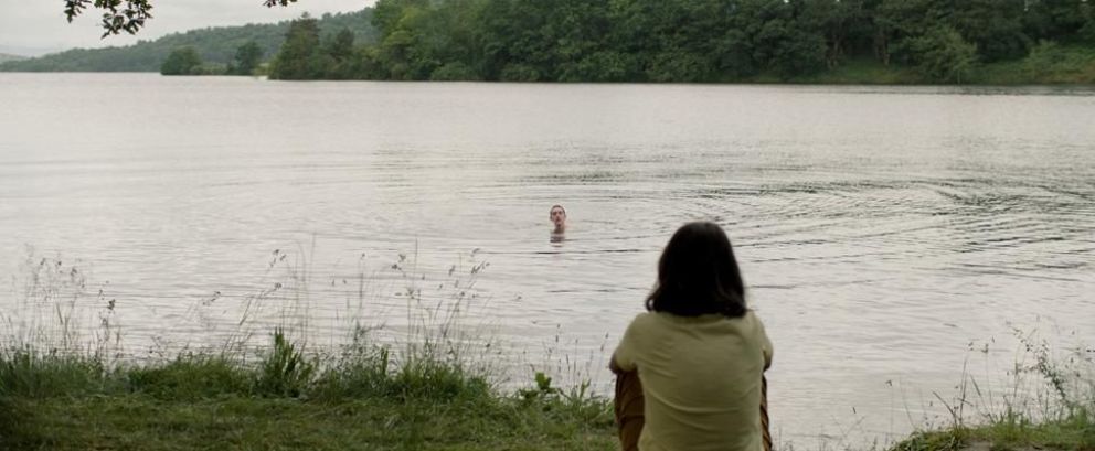 Crítica de “Singular”: duelo, inteligencia artificial y el límite de lo humano