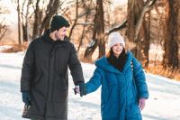 Crítica: “Beso de tres”: Zoey Deutch y un trío que se sale de control