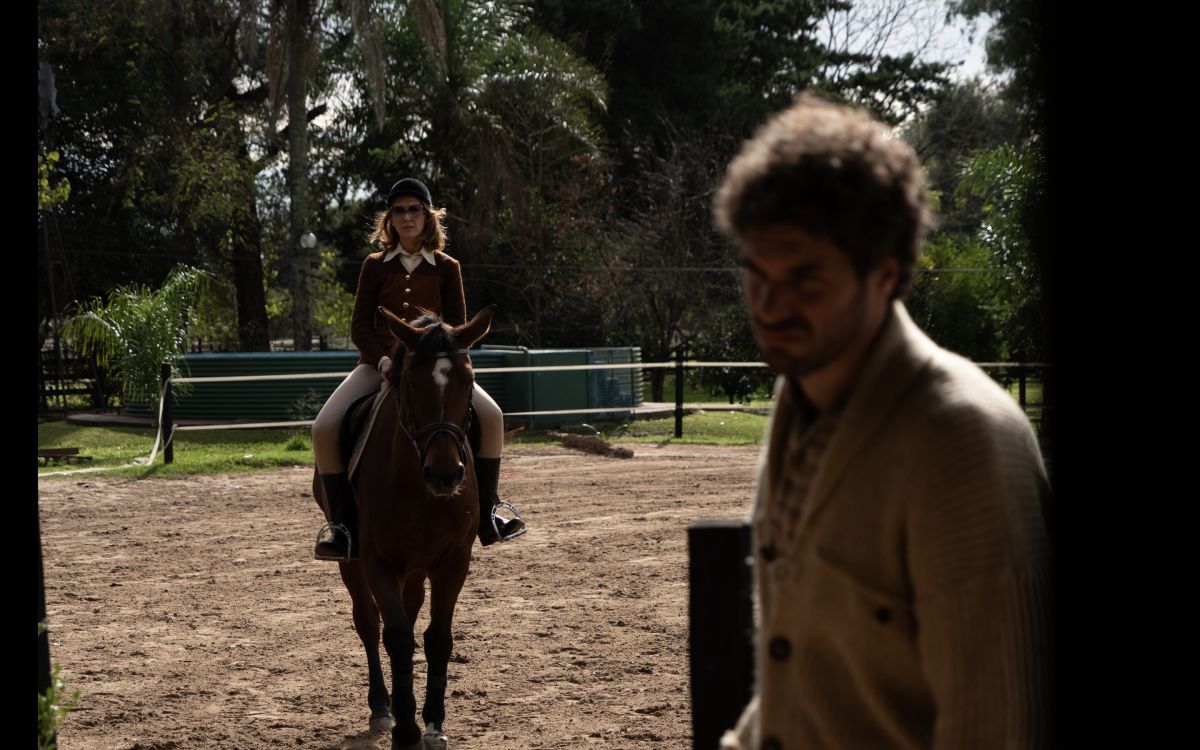 Crítica de "Desbarrancada": Carla Pandolfi entre el erotismo y la dictadura