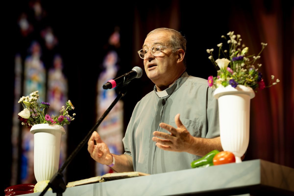 Crítica de "Cha Cha Cha: Especial Navidad": Casero, Alberti y Alacrán le ponen música al absurdo